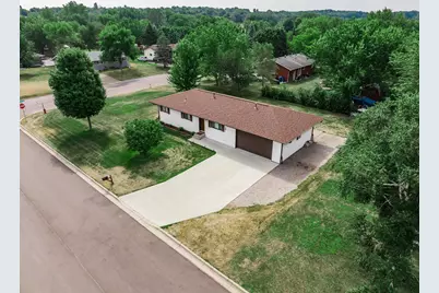 806 Callaway Street E, Saint Joseph, MN 56374 - Photo 3