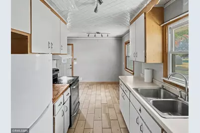 3912 61st Avenue N, Brooklyn Center, MN 55429 - Photo 13