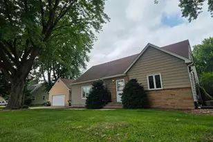 107 Park Ave E, Hollandale, MN 56045 - Photo 3