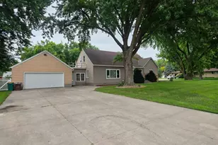 107 Park Ave E, Hollandale, MN 56045 - Photo 11