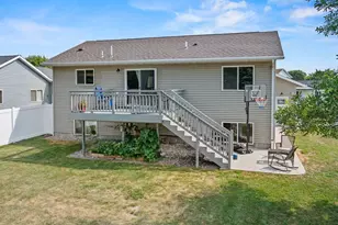 513 Harriett Dr, Marshall, MN 56258 - Photo 3