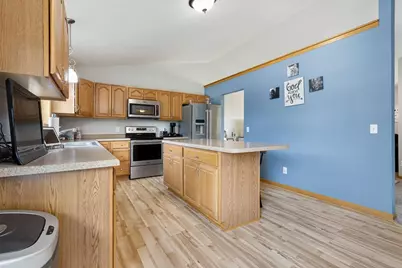 513 Harriett Drive, Marshall, MN 56258 - Photo 21