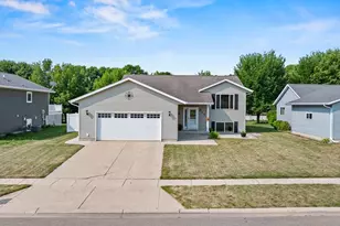 513 Harriett Dr, Marshall, MN 56258 - Photo 7