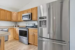 513 Harriett Dr, Marshall, MN 56258 - Photo 23