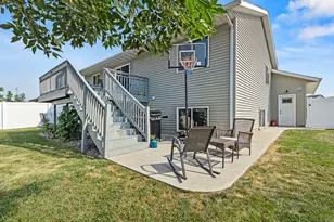 513 Harriett Dr, Marshall, MN 56258 - Photo 11