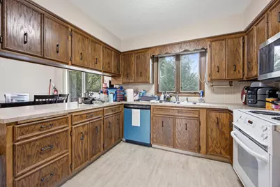 306 37th Avenue S, Moorhead, MN 56560 - Photo 7