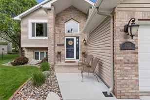 9039 Vickors Crossing, Brooklyn Park, MN 55443 - Photo 7