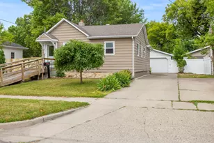 405 14th St N, Moorhead, MN 56560 - Photo 27
