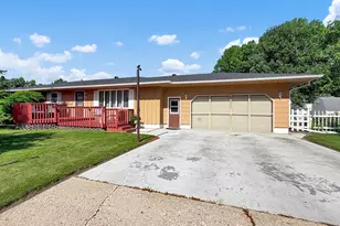 113 Circle Dr, Thief River Falls, MN 56701 - Photo 3