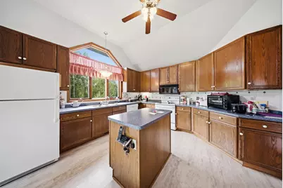4852 Hillvale Avenue N, Oakdale, MN 55128 - Photo 5