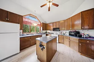 4852 Hillvale Ave N, Oakdale, MN 55128 - Photo 5
