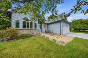 4852 Hillvale Ave N, Oakdale, MN 55128 - Photo 31