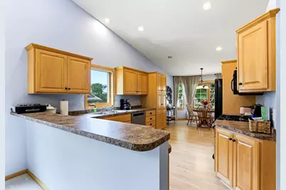 1976 Castle Court E, Maplewood, MN 55109 - Photo 11