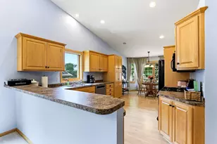 1976 Castle Ct E, Maplewood, MN 55109 - Photo 11