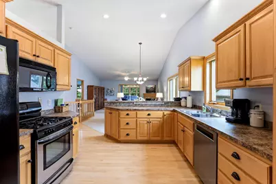 1976 Castle Court E, Maplewood, MN 55109 - Photo 13