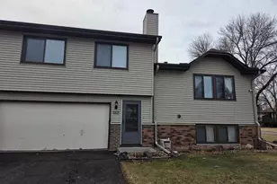 8792 N Maplebrook Cir, Brooklyn Park, MN 55445 - Photo 3