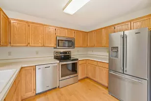 539 Lovell Ave, Roseville, MN 55113 - Photo 3