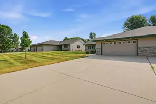 680 W River Dr, New London, MN 56273 - Photo 3