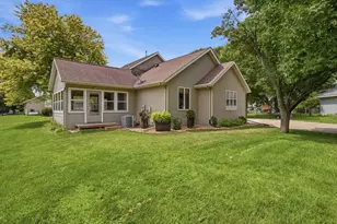 805 26th Ave SW, Willmar, MN 56201 - Photo 3