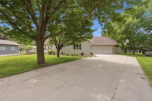805 26th Ave SW, Willmar, MN 56201 - Photo 1