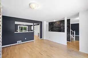 7610 Heritage Rd, Eden Prairie, MN 55346 - Photo 9