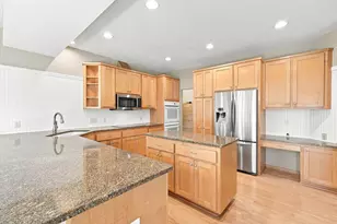 655 Lexie Ct, Eagan, MN 55123 - Photo 11