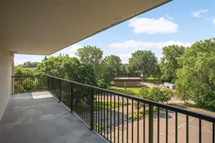 10521 Cedar Lake Rd, Minnetonka, MN 55305 - Photo 27
