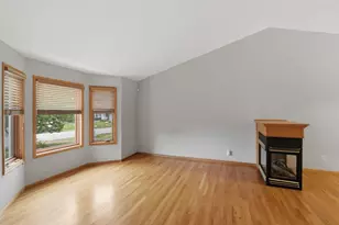 8182 Lori Ln, Woodbury, MN 55125 - Photo 7