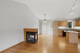 8182 Lori Ln, Woodbury, MN 55125 - Photo 5