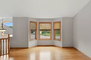 8182 Lori Ln, Woodbury, MN 55125 - Photo 3