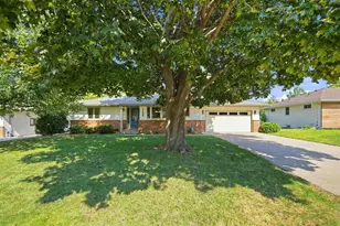 1129 Pike Lake Dr, New Brighton, MN 55112 - Photo 1
