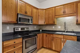 270 4th St E, Saint Paul, MN 55101 - Photo 5