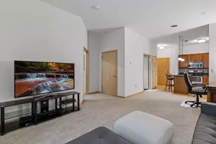 270 4th St E, Saint Paul, MN 55101 - Photo 9