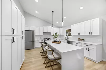9281 Amsden Way, Eden Prairie, MN 55347 - Photo 5