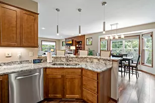15305 Stonewood Ct, Burnsville, MN 55306 - Photo 11