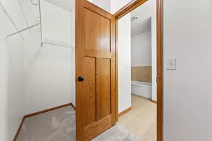 682 Bibeau Ct, Vadnais Heights, MN 55127 - Photo 15