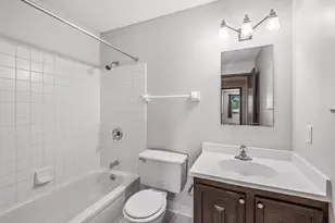 4009 Heritage Hills Dr, Bloomington, MN 55437 - Photo 19