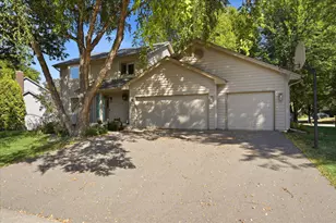 18997 Nature Ln, Eden Prairie, MN 55346 - Photo 3
