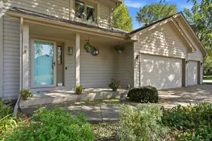 18997 Nature Ln, Eden Prairie, MN 55346 - Photo 5