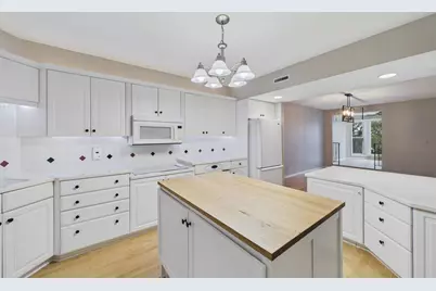 1021 Sibley Memorial Highway #204, Mendota Heights, MN 55118 - Photo 9