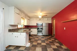 916 5th St SW, Waseca, MN 56093 - Photo 11