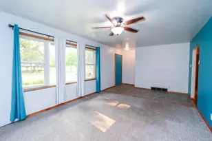 916 5th St SW, Waseca, MN 56093 - Photo 7