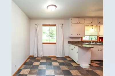 916 5th Street SW, Waseca, MN 56093 - Photo 9