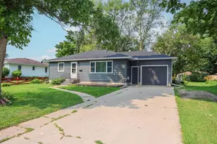 916 5th St SW, Waseca, MN 56093 - Photo 1