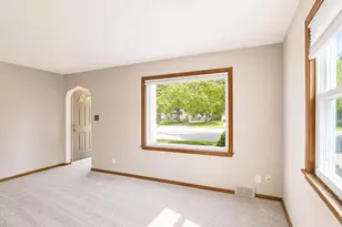 2102 E Oakland Ave, Austin, MN 55912 - Photo 13