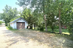 640 11th St, Windom, MN 56101 - Photo 17