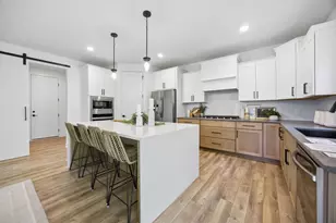 2415 Laurie Ct, Roseville, MN 55113 - Photo 17