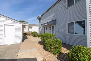 2281 Pond Ave E, Maplewood, MN 55119 - Photo 3