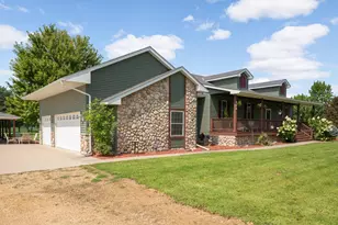 423 Doppy Ln, Le Sueur, MN 56058 - Photo 5