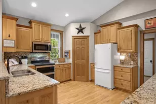 423 Doppy Ln, Le Sueur, MN 56058 - Photo 9